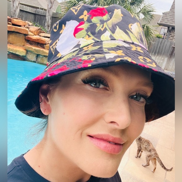 🩷🎉NWT 🎉🩷 FAUX LV BUCKET HAT - Picture 5 of 12